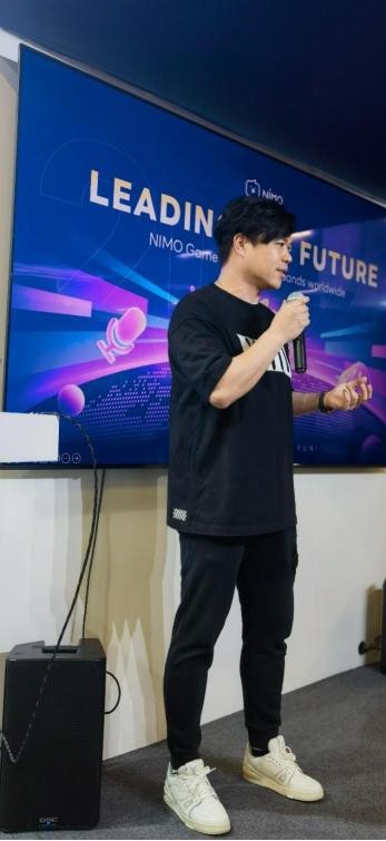 图2:虎牙公司高级副总裁、NIMO CEO李萌在科隆国际游戏展活动讲话