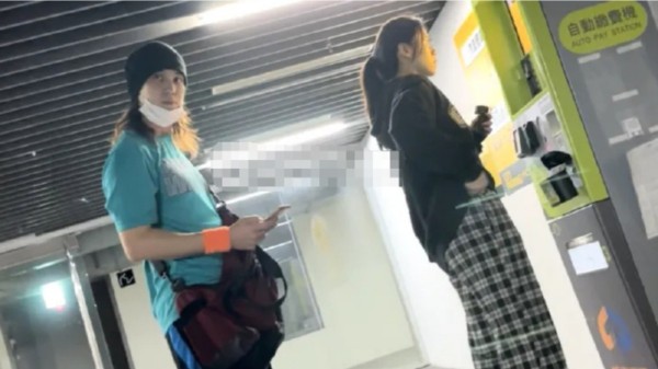 陈楚河与女子现身停车场，否认恋情称只是朋友，近照曝光身材走样