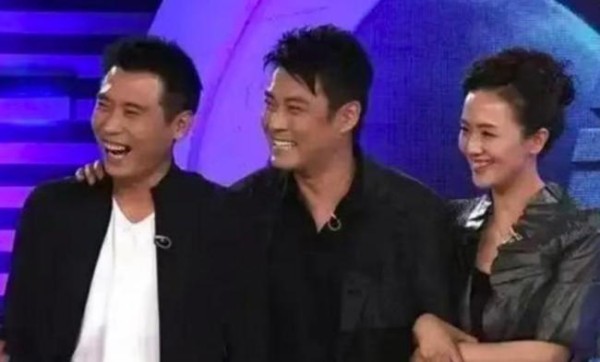 李乃文演出谢幕悼念朱媛媛 32年挚友情深