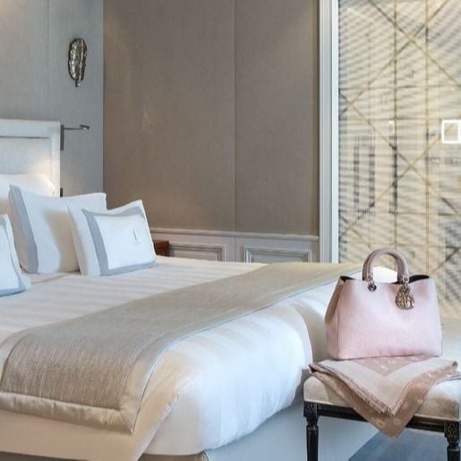 戛纳(Cannes)大华酒店(Le Majestic)的克里斯汀·迪奥套房,时髦优雅,让热爱法国奢侈品的人欢喜不已。