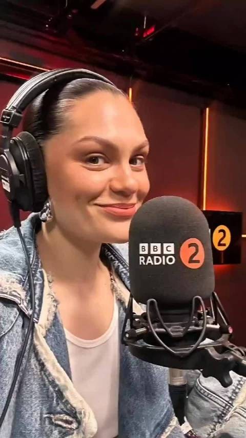 Jessie J婉拒音乐剧邀约，称想多陪伴幼子