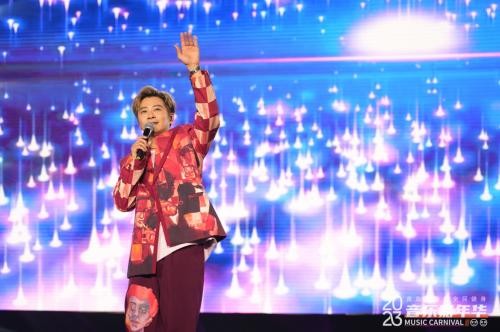 “刘畊宏健身嘉年华”集结“畊宏男孩女孩”青岛“畊练” 南拳妈妈、孙耀威现场献唱勾起回忆杀