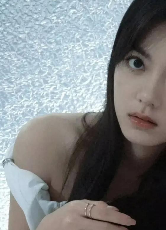 赵今麦：银幕上的东方魅力，青春故事的演绎者