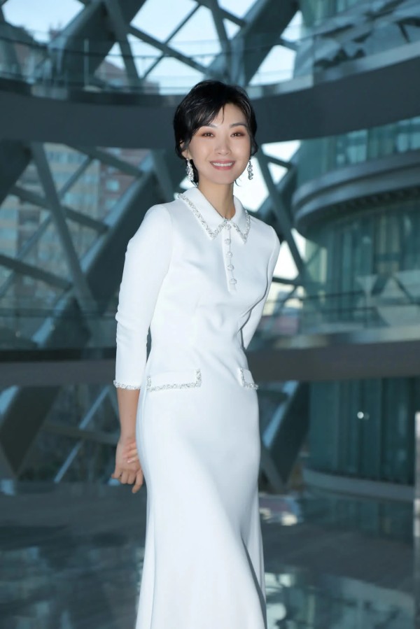 凤凰卫视主持人田川简介