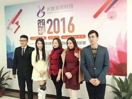 陈派和一众时尚人士出席活动