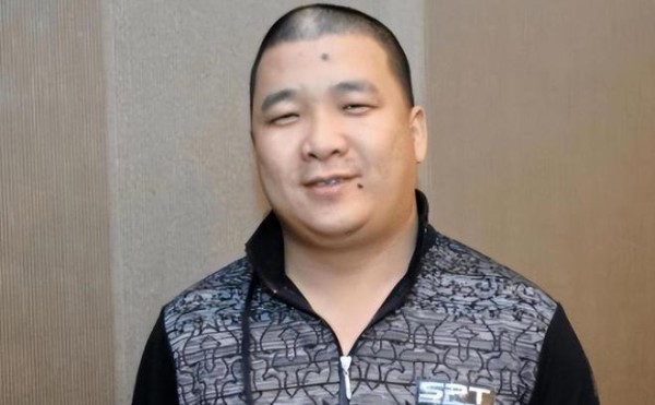 孙小宝：曾红极一时拒绝赵本山，今愿拜网红干爹，自曝手筋被挑断