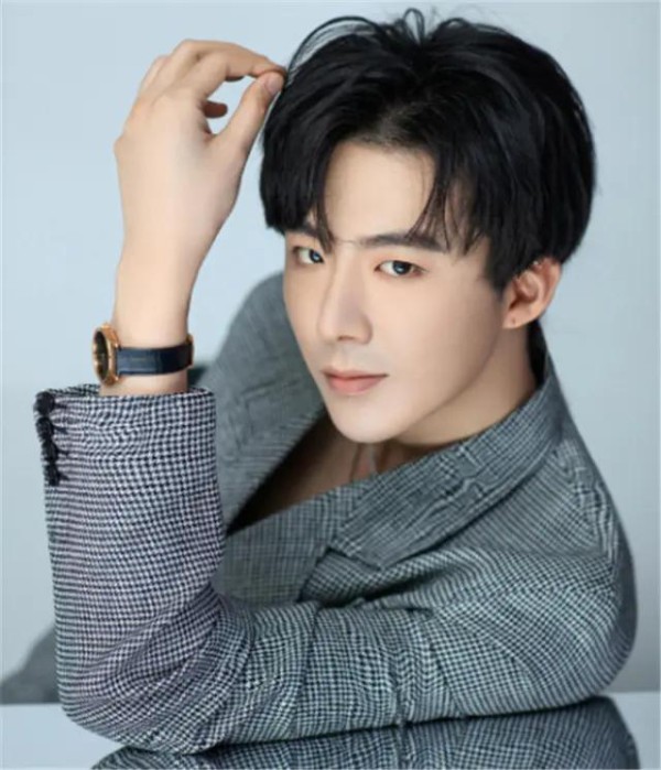 “曾经是网红”的4位男演员，前三位接戏不断，而他只能靠综艺？