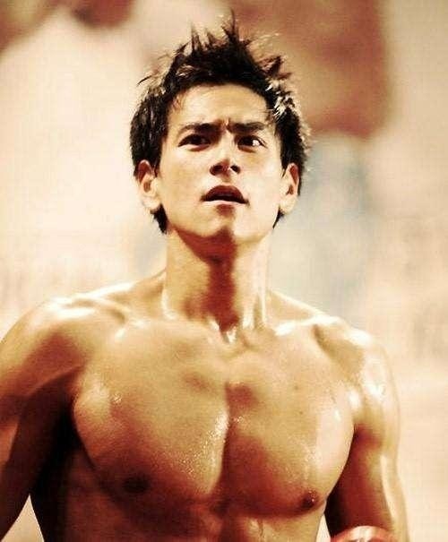彭于晏个人经历资料背景简介 彭于晏交过几个女朋友现女友是谁？