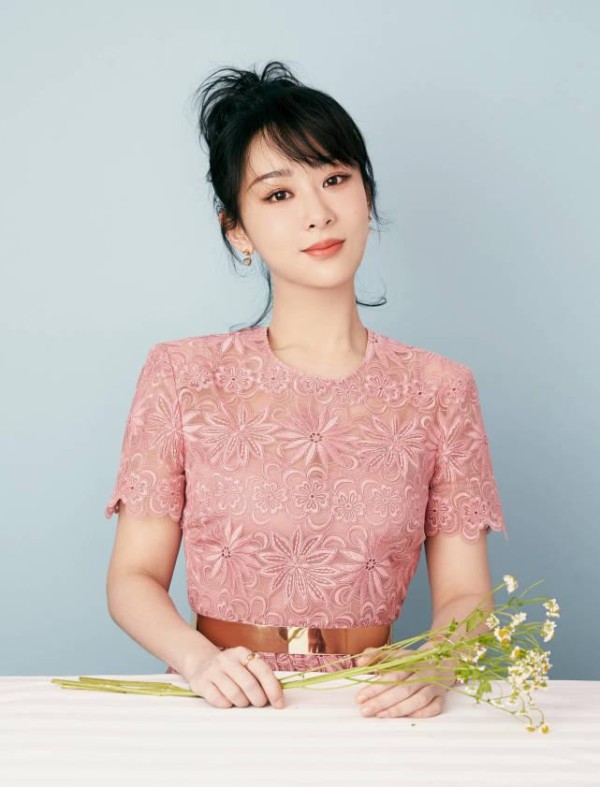 杨紫粉丝不满造型师的搭配，喊话让其离开，真不是艺人的问题吗？