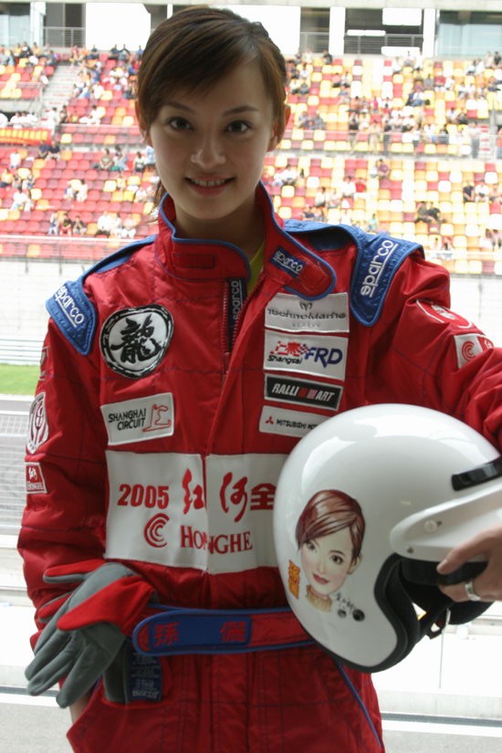 孙俪闪耀成龙慈善明星赛智勇双全挫群芳夺第三