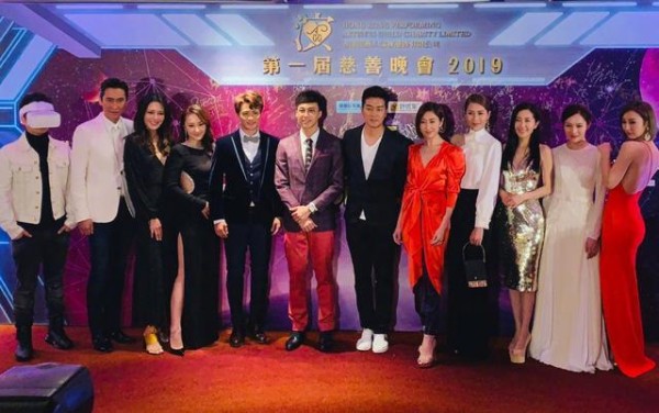 TVB群星齐聚慈善晚宴光顾摆拍，只有古天乐和他才是来办正事的