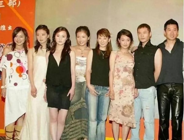 《还珠3》当年庆功照，无滤镜无美颜，不得不说琼瑶眼光真毒辣！