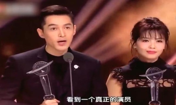 胡歌得奖却说自己非常羞愧，原因一出口打脸众人！张凯丽发疯鼓掌