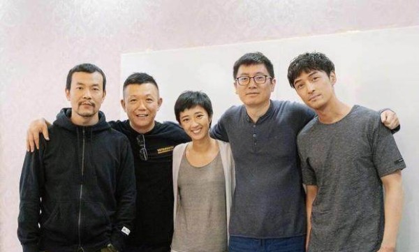 胡歌参演最新电影《南方车站的聚会》，网友终于不演古装剧了