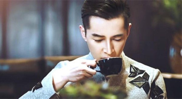 胡歌曾因一声“啊”获不菲工资，这些年的经历让你服气