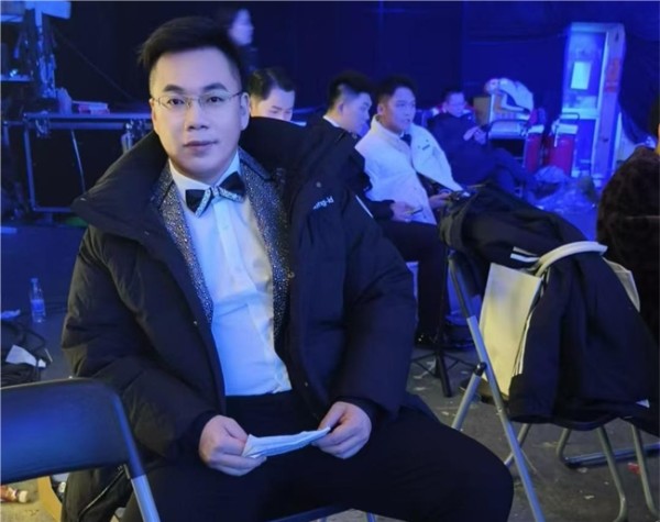 美业“千万级成交导师”邵哲的双重身份，艺术与商业的共生哲学