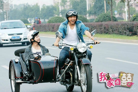 李佳航万茜开机车