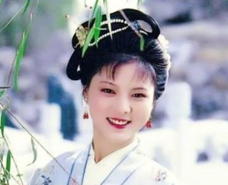 红楼梦中安排袭人与黛玉同一天生日,到底有何含义