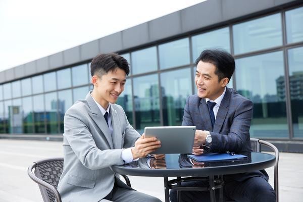 领导求职简历：打造职业转型成功率的关键策略 图2