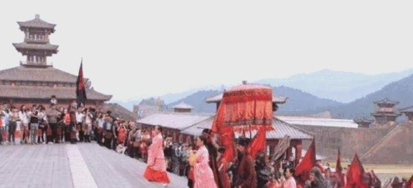 横店群演的奋斗历程：从“横漂”到明星的成功之路