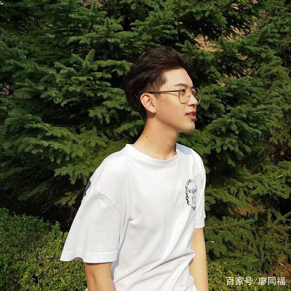 从网红发展为明星，费启鸣翻唱《残酷月光》，声音比原唱细腻