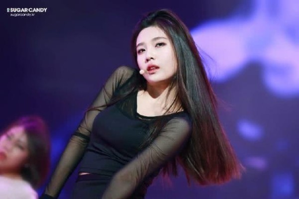 她是隐藏式练习生,直接在大势女团出道,被评价像牛奶一样白!