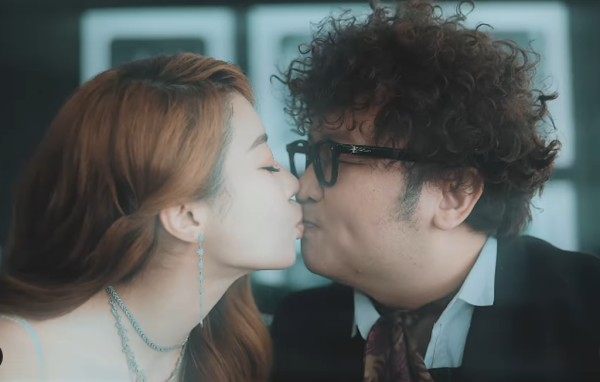 艺人纳豆和依依24日在社群曝光婚纱拍摄花絮，相当甜蜜。（图／摄自IG@nadow0107）