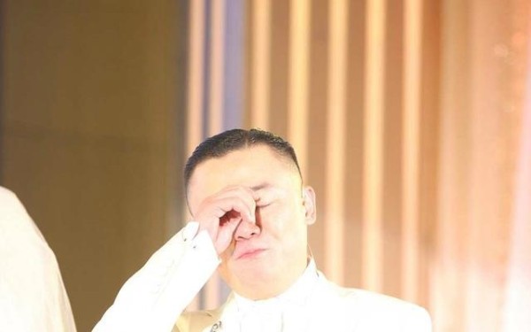 周立波婚礼宾客阵容超强大 黄晓明、李敖儿子、杨澜丈夫任伴郎
