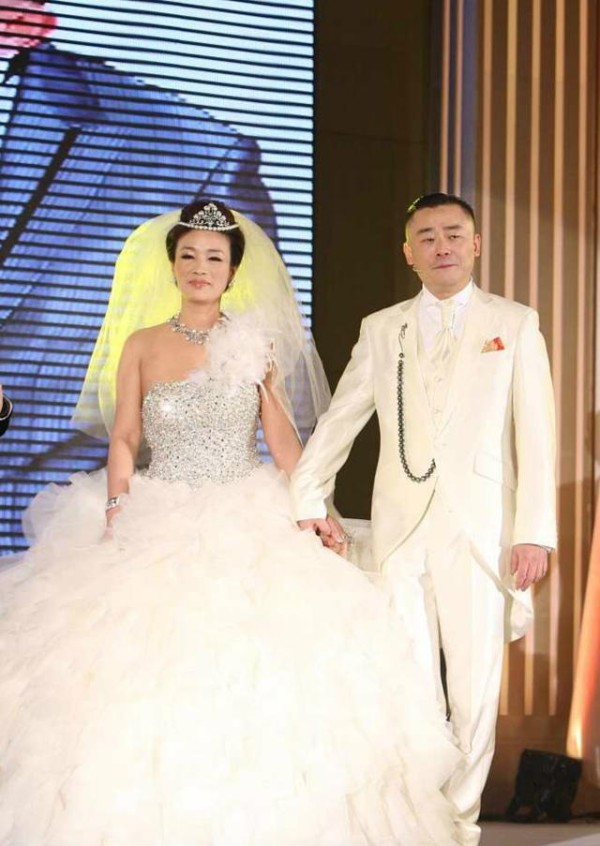 周立波婚礼宾客阵容超强大 黄晓明、李敖儿子、杨澜丈夫任伴郎