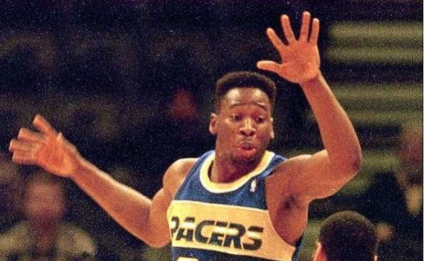 85年NBA选秀重排：马龙力压尤因夺状元，著名“铁人”狂升13顺位