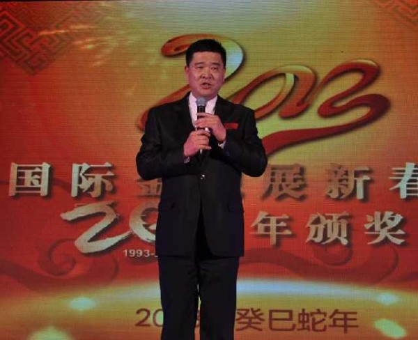 他是师胜杰得意徒弟，却因得罪某位“大腕”，断送了演艺生涯啊！