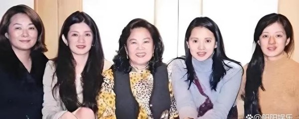 伊能静母亲抵沪，秦昊携父母款待两大家人欢聚