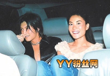 王菲谢霆锋复合是真的吗俩人公寓亲吻视频 王菲谢霆锋为什么分手