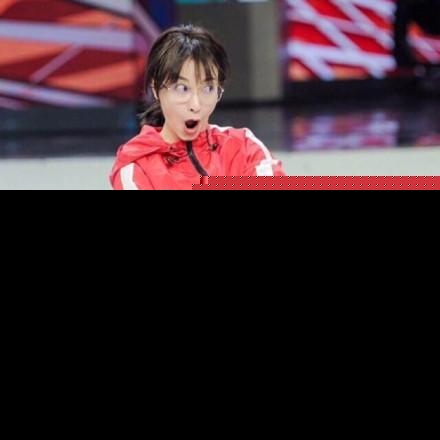 吴昕微博发文吐槽口红断了，评论亮了，网友：小猪佩奇送给你