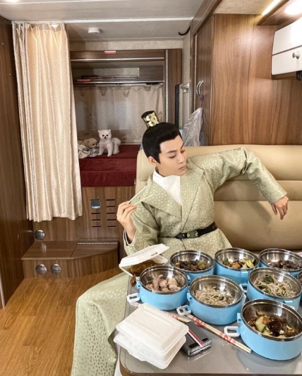 阿娇与女版陈冠希皇甫圣华密友关系升温沙特同游引关注