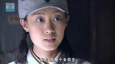 她与杨幂、袁姗姗为同窗好友，拥有颜值和美腿，却甘愿做助演