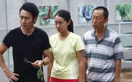 她与杨幂、袁姗姗为同窗好友，拥有颜值和美腿，却甘愿做助演