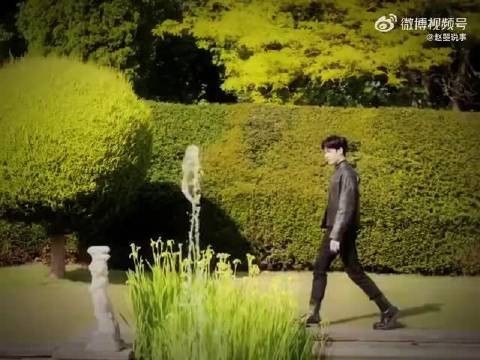 我不允许还有人没看到龚俊摩登复古格调 这组大片！