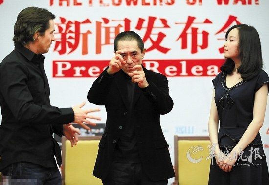 张艺谋：七个有这么多嘛。(设计对白)