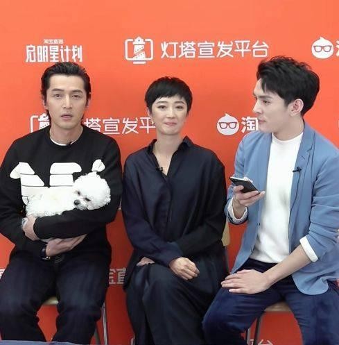 胡歌新电影即将上映，李佳琦帮忙6秒卖25万张，胡歌的表情亮了
