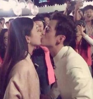 赵丽颖参加快乐大本营，冯绍峰意在宣传知否，粉丝要求接吻