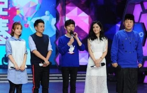 赵丽颖参加快乐大本营，冯绍峰意在宣传知否，粉丝要求接吻