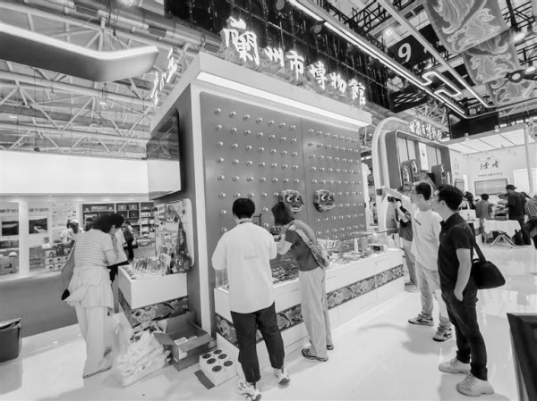 深圳文博会上的兰州市博物馆展区。新甘肃·甘肃日报记者 王睿君