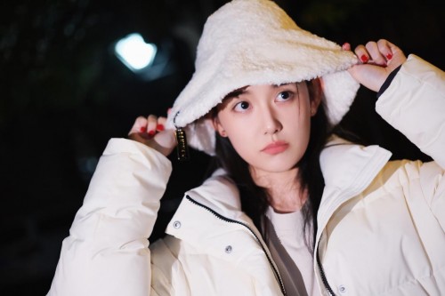 明星蒋依依都在穿，HOTSUIT后秀鹅绒面包服凭什么？