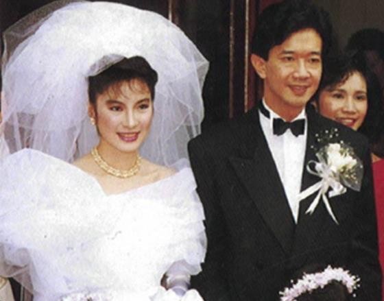 相恋10年，二婚嫁73岁法拉利总裁，她直言：嫁对人很开心！