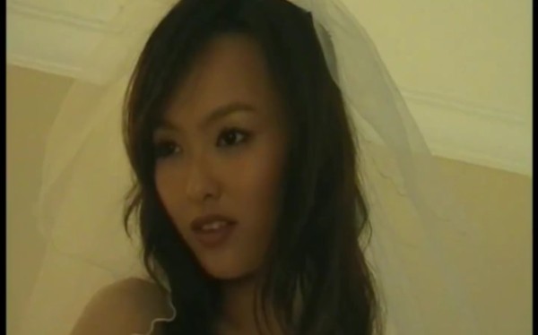 唐嫣早期拍杂志婚纱照一线天的视频照片是真的她本人吗