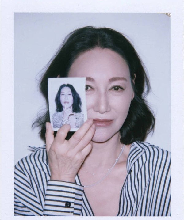惠英红五官精致立体。