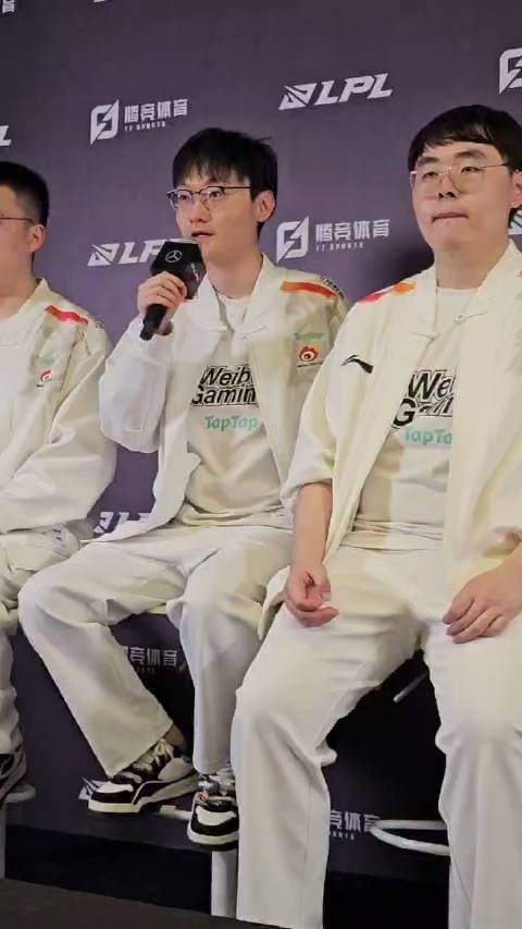 Q:击败了TT进入淘汰赛,有什么想对队友说的吗?