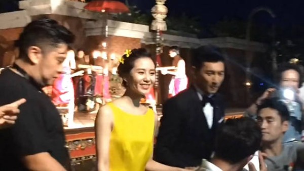 刘诗诗简单的婚礼晚宴装,却依然明媚的美丽