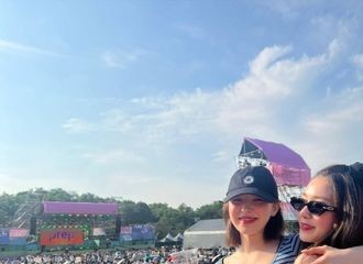 [新闻]220530 Red Velvet Wendy、Irene参观了首尔爵士节